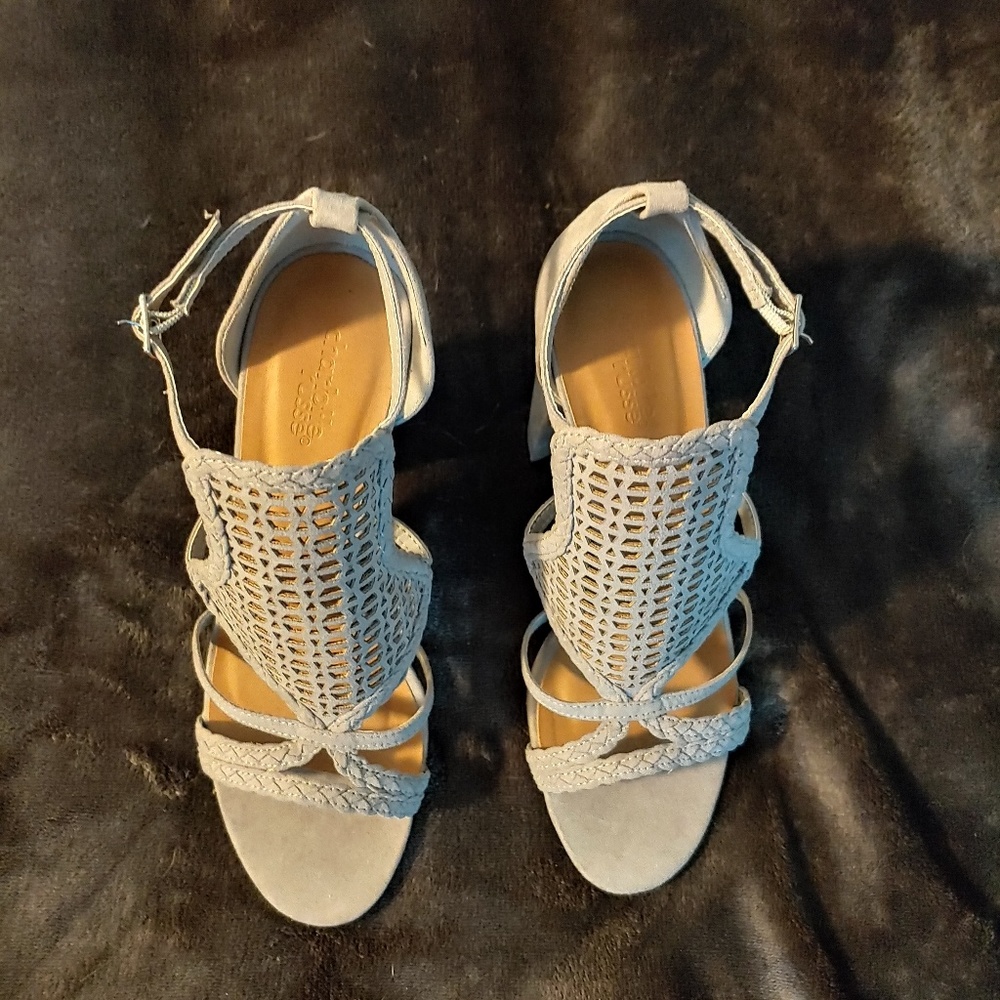 Heels - Picture 2 of 7